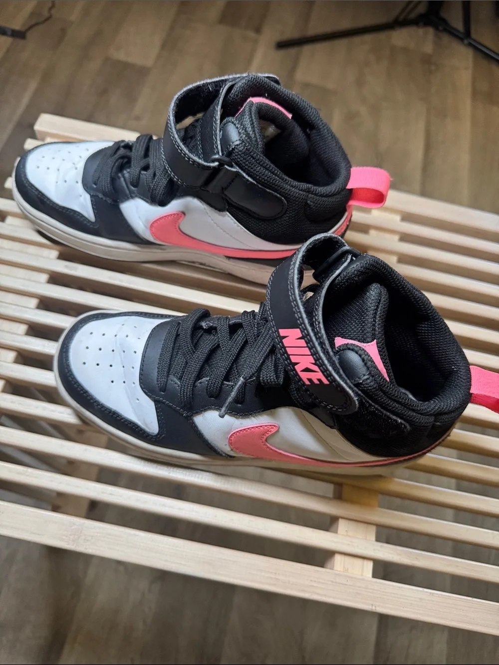 Nike Kids High-Top Sneakers in Black, White & Pink Coral size 4.5Y